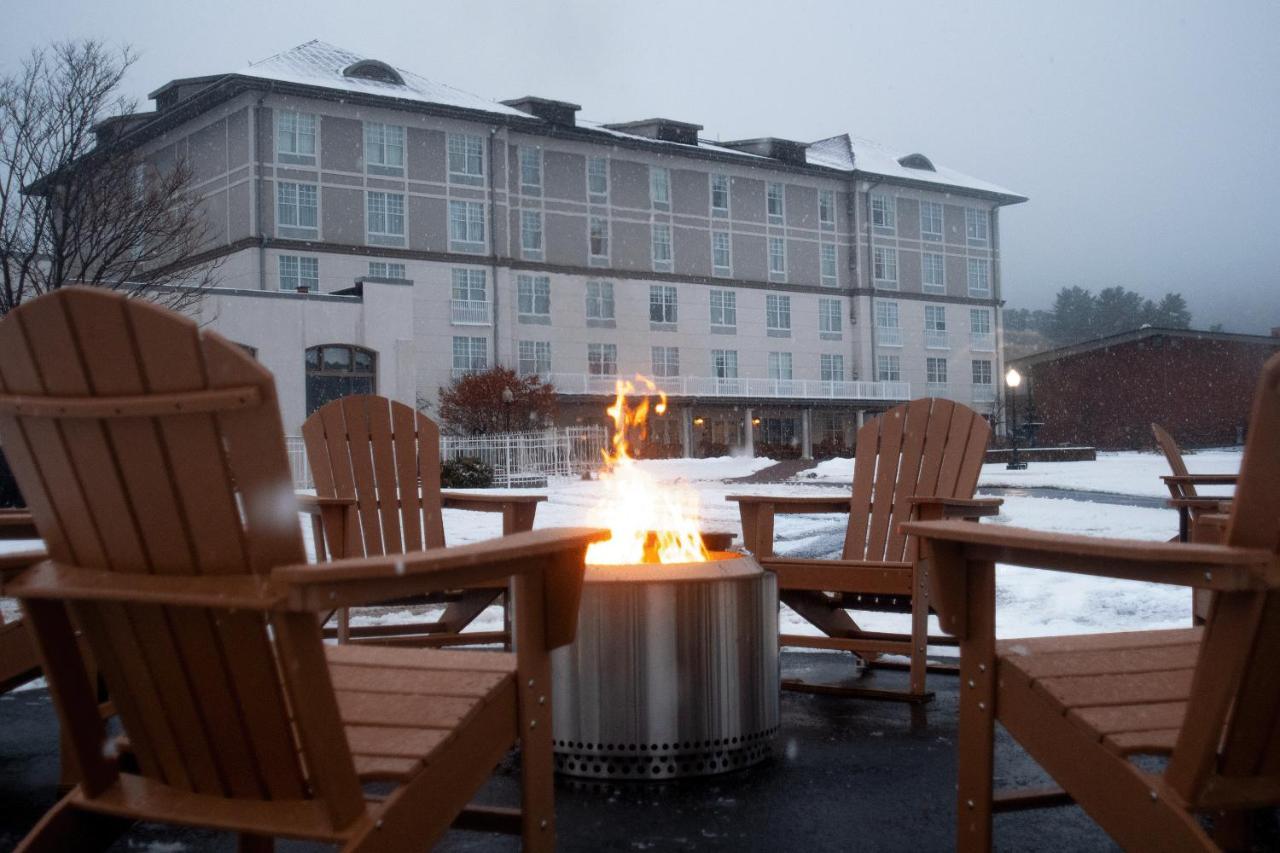 Fort William Henry Hotel Lake George Exterior photo